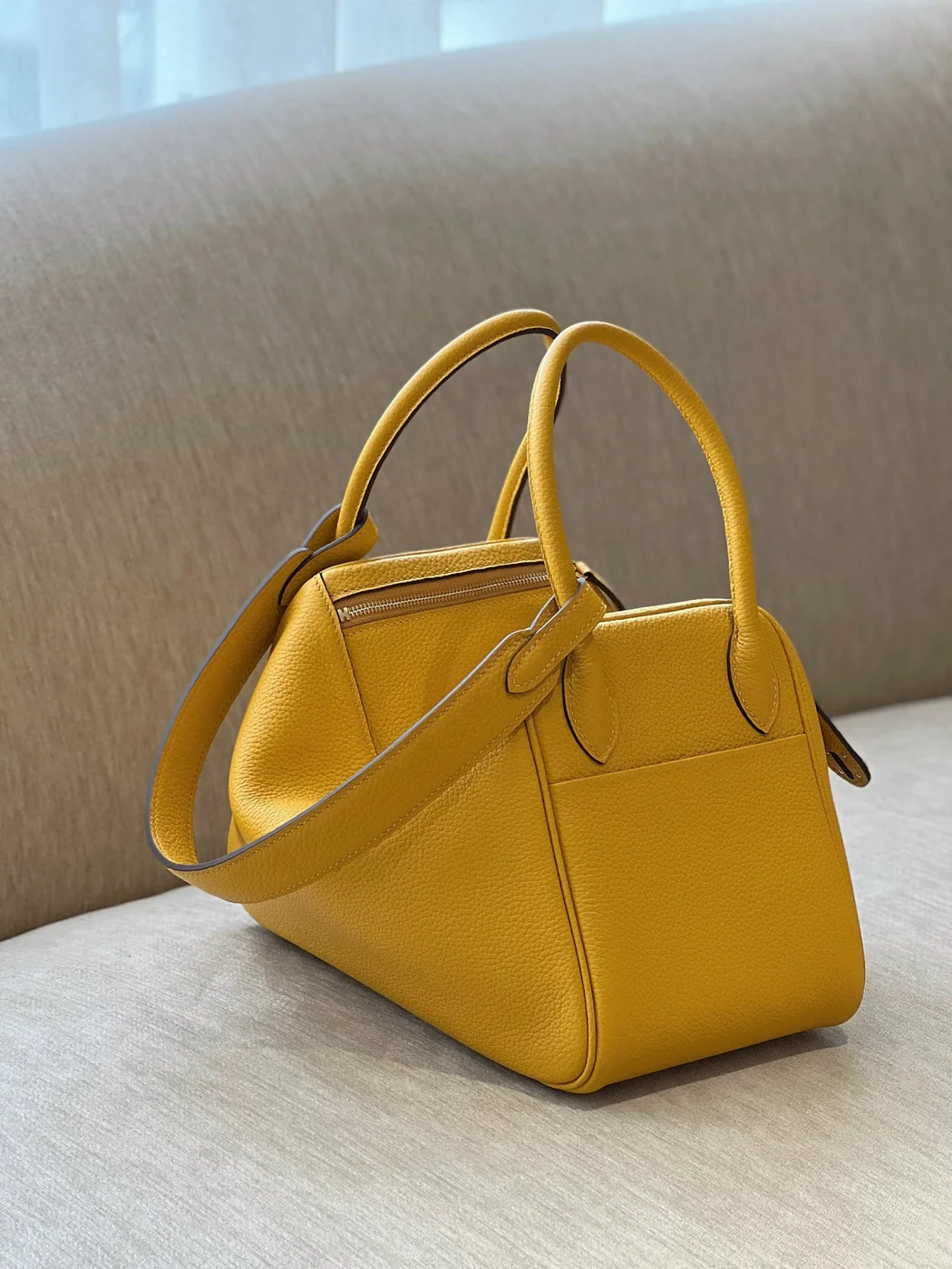 Hermès Lindy 26 Yellow Gold Hardware Bag product view 3