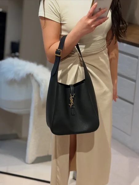 Saint Laurent Hobo 5 Le 5 À 7 in Smooth Leather Black – Small Size Bag product view 5