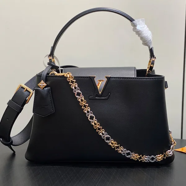 Louis Vuitton Capucines MM Souple Bag product photo