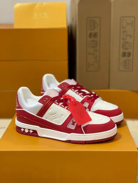 Louis Vuitton Trainer product view 3