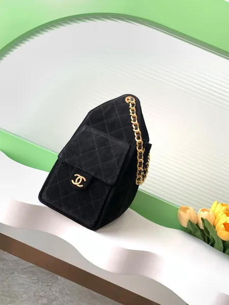 Chanel 25 small handbag, Grained calfskin & gold-tone product view 3