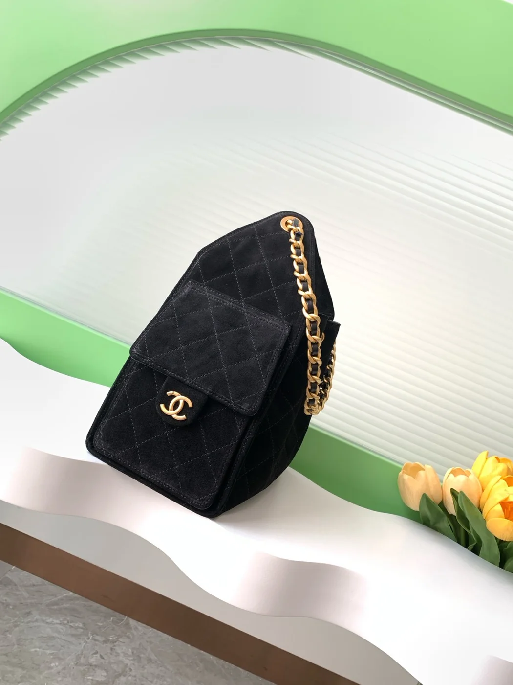Chanel 25 small handbag, Grained calfskin & gold-tone product view 3