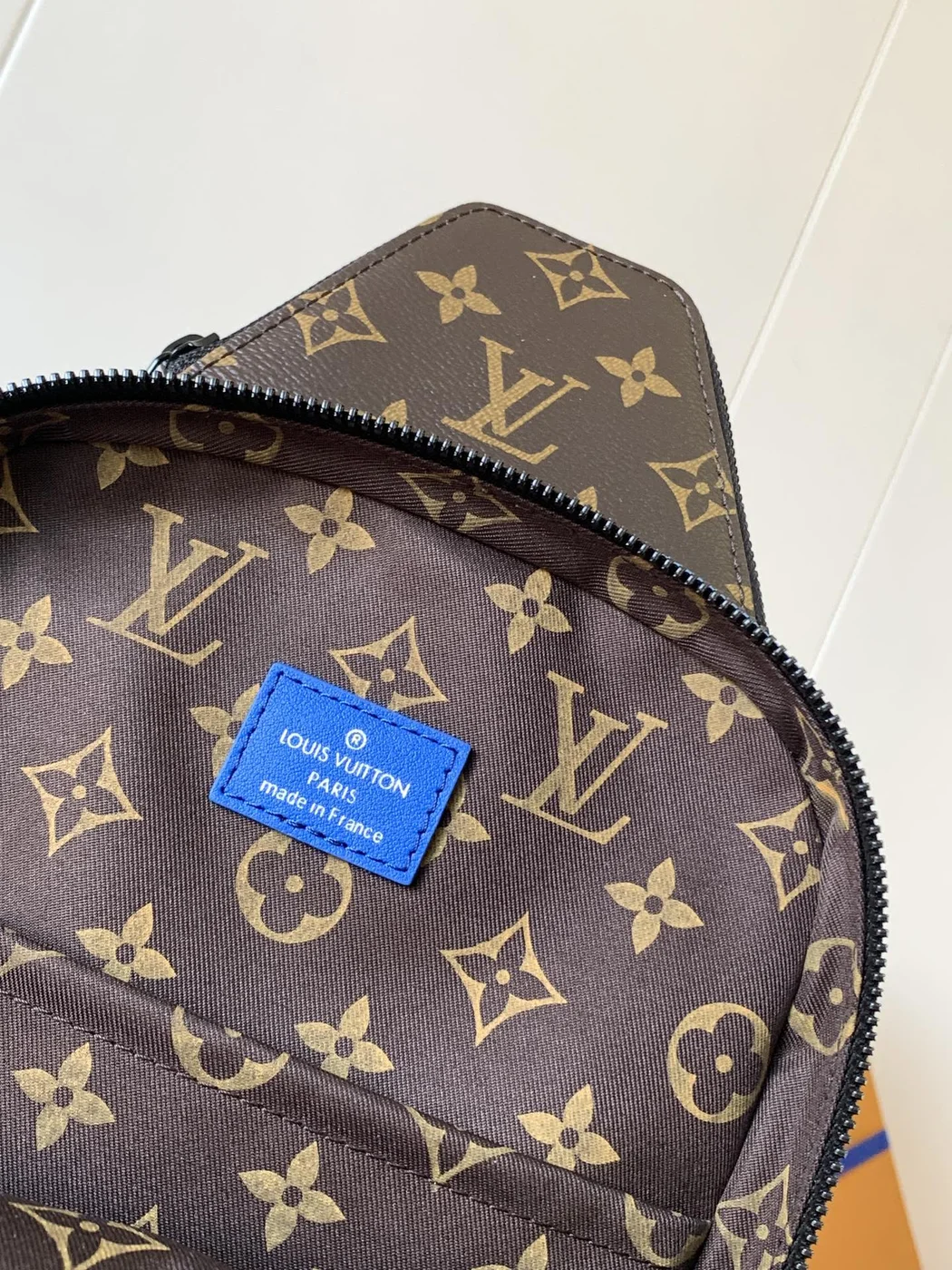 Louis Vuitton Avenue Slingbag 31 In Blue And Brown Taiga Leather Bag product view 6