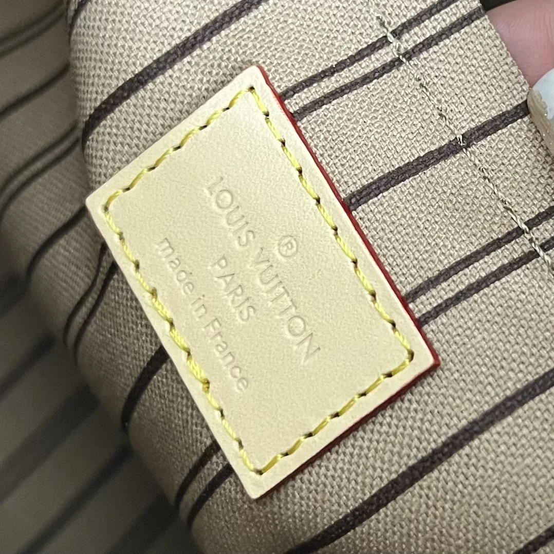 Louis Vuitton Monogram Signature Shoulder Bag product view 7