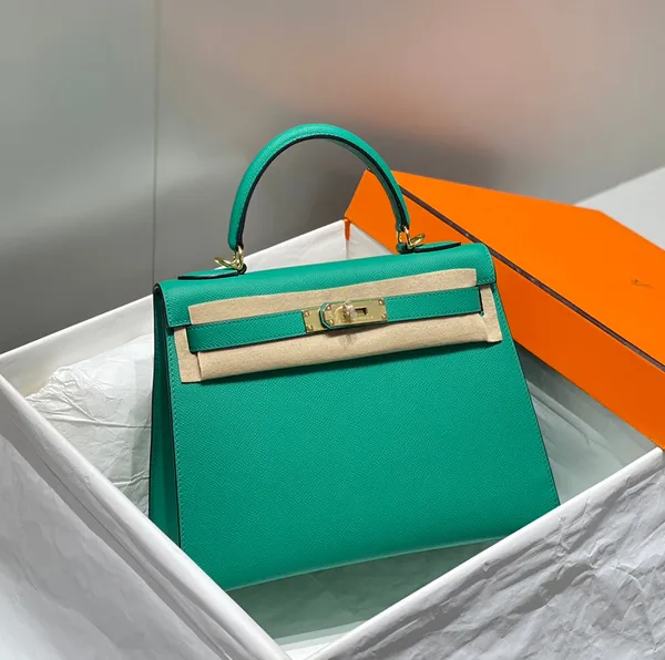 Hermès Kelly 28 cm In Vert Vertigo Epsom Calfskin Gold Hardware Bag product photo