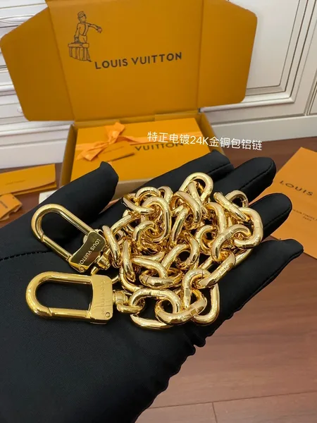 Louis Vuitton Pochette Métis East West Monogram Canvas Bag product view 5