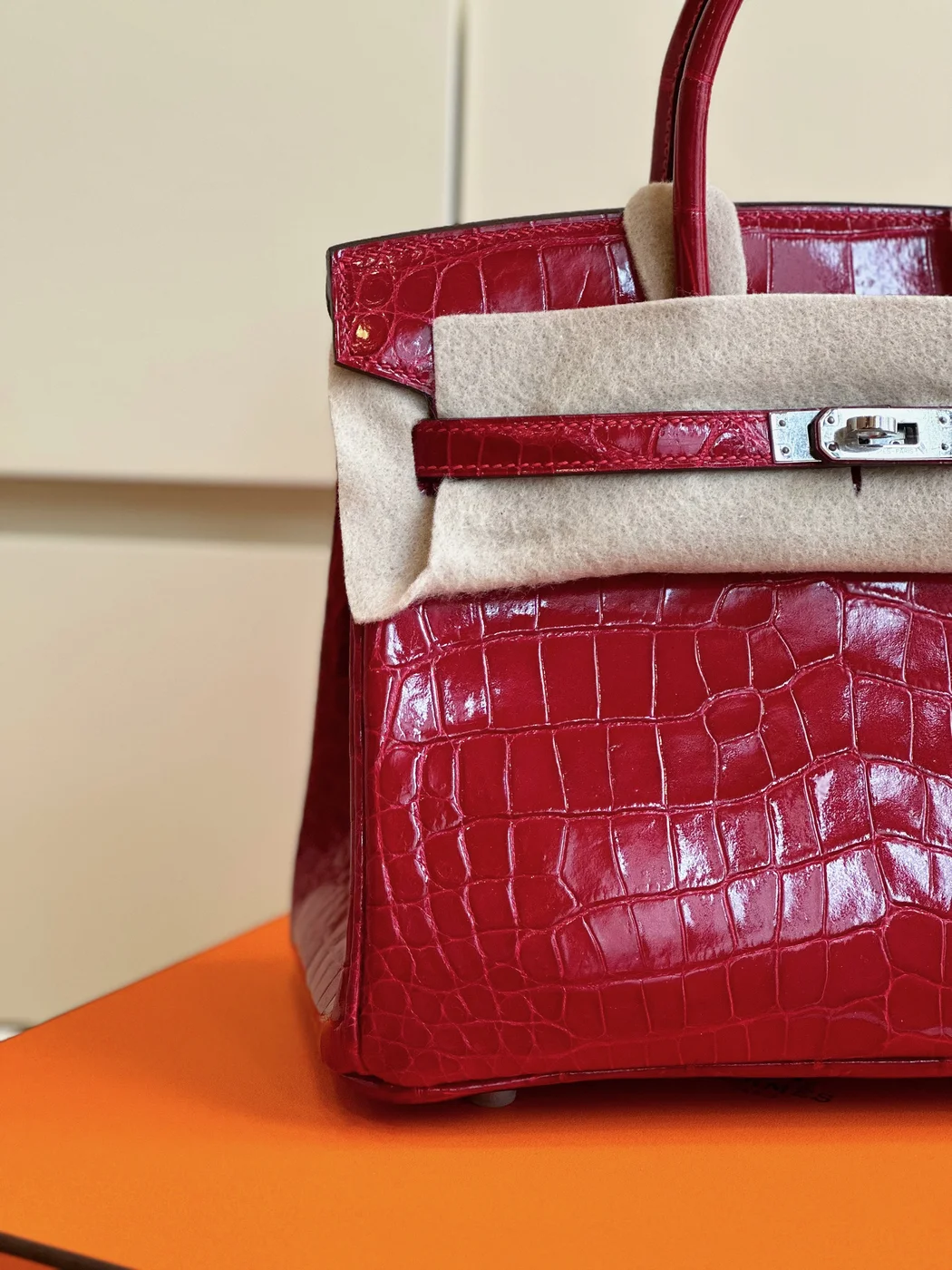Hermès Birkin 25 Red Crocodile Leather Palladium Hardware Bag product view 3