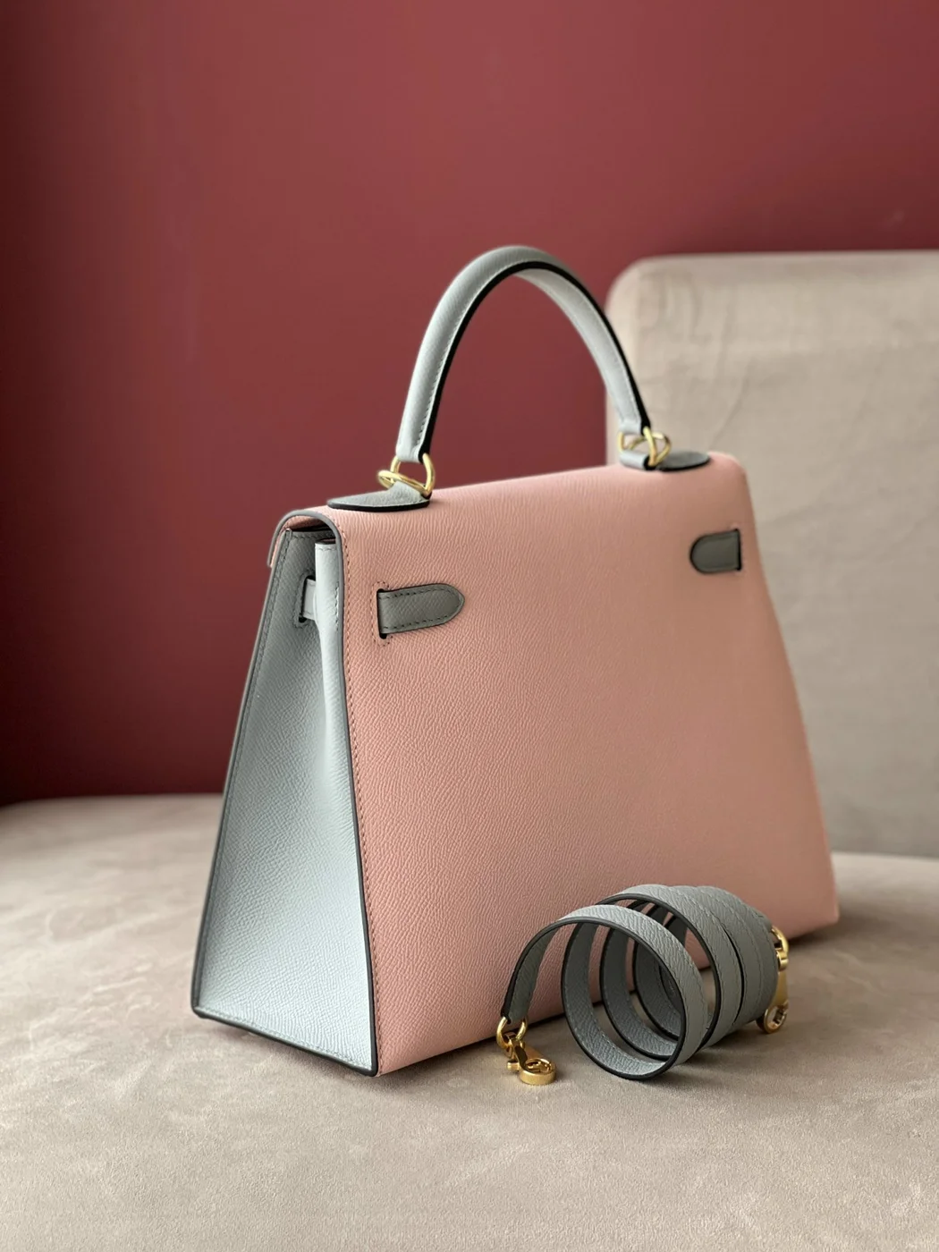 Hermès Kelly 25 Rose Sakura & Gris Perle Chèvre Epsom Leather Gold Hardware Bag product view 7
