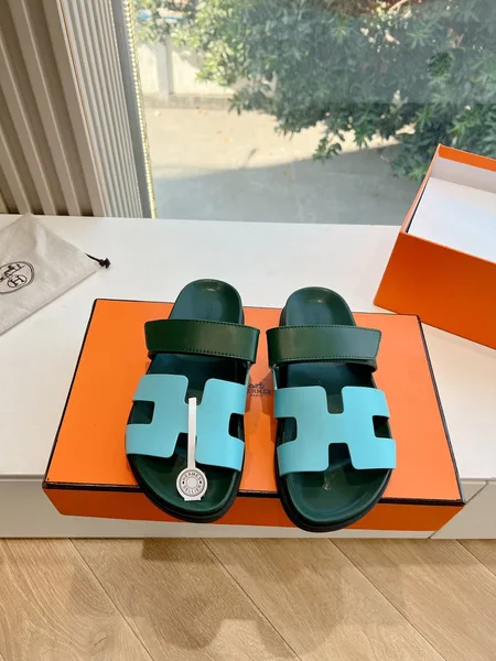 Hermès Women Green Leather Blue Sandals product photo