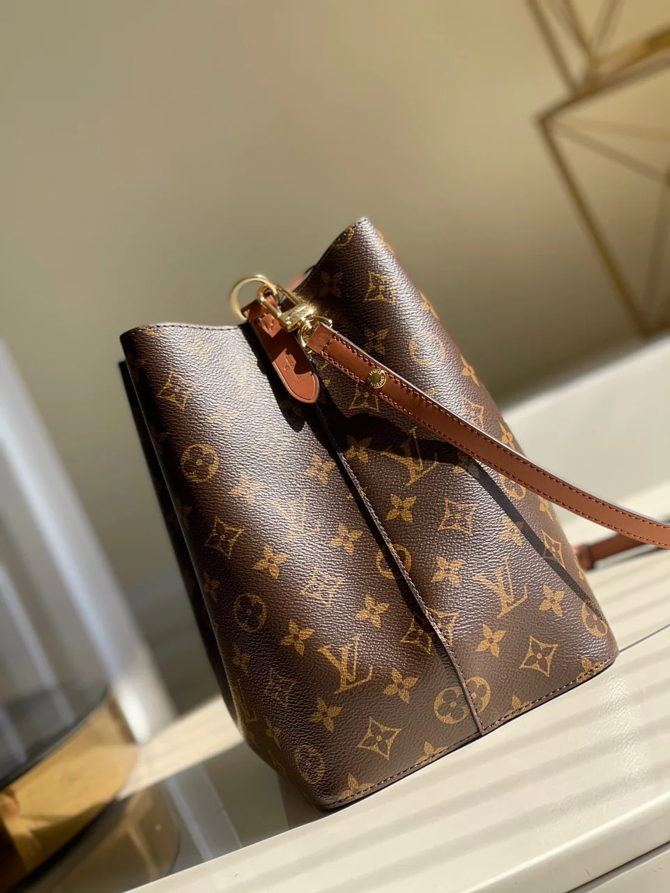 Louis Vuitton NeoNoe Monogram Pattern Handbags 26x22x27cm product view 3
