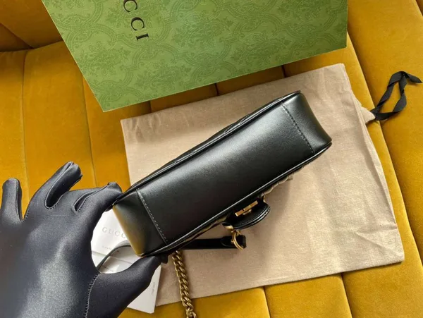 Gucci Marmont Women’s Black Handbag 22 cm product view 2