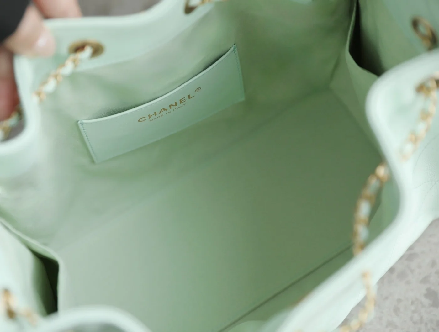 Chanel 25 Handbag 30 In Green Cavier Gold Hardware product view 4