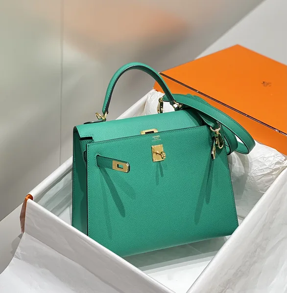 Hermès Kelly 25 cm In Vert Vertigo Epsom Gold Hardware Bag product view 2