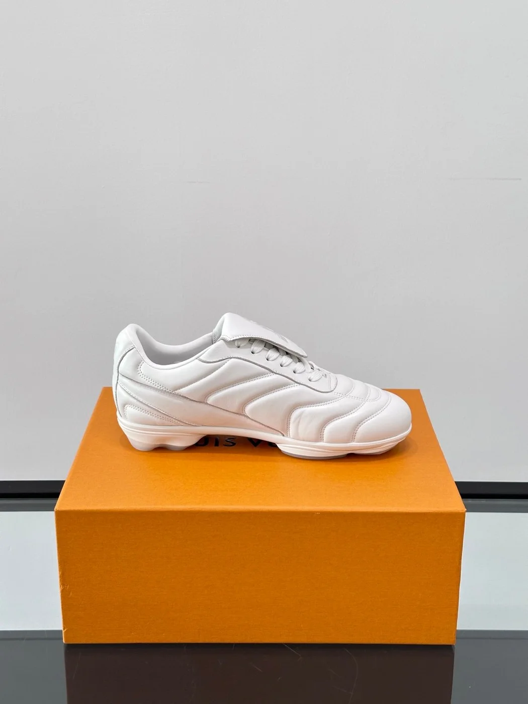 Louis Vuitton Men White Sneakers — Outlined LV Side Detail product view 6