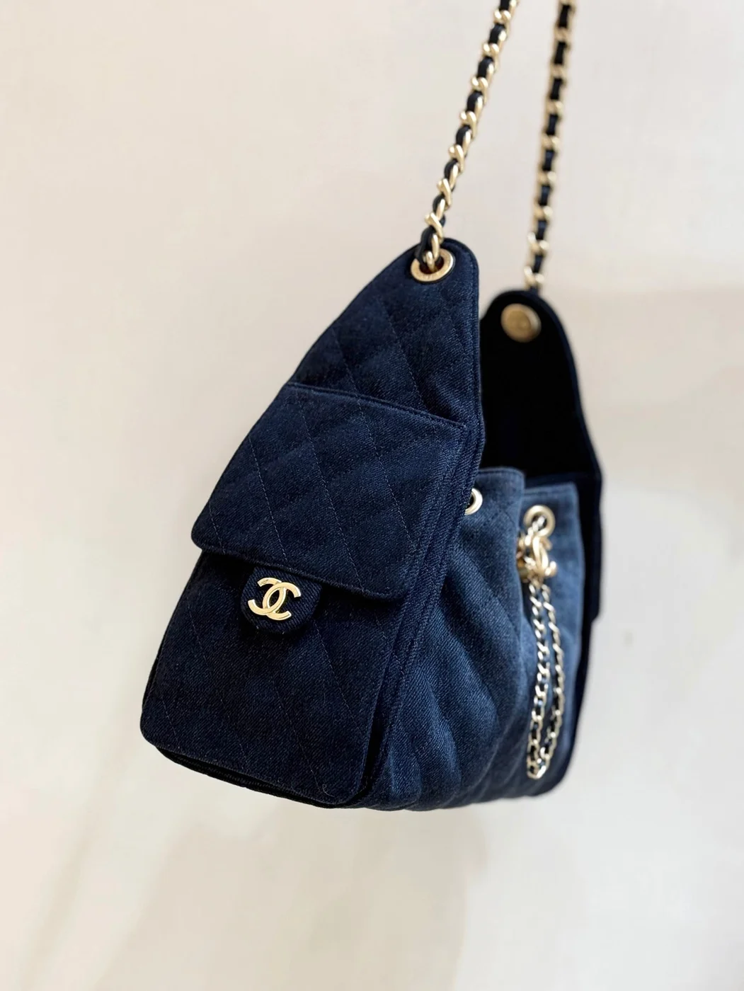 Chanel 25 Handbag 30 In Dark Blue Denim Gold Hardware product view 7