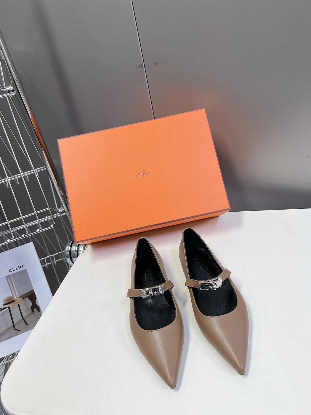 Hermès Women Beige Leather Pointed Strap Flats product view 1