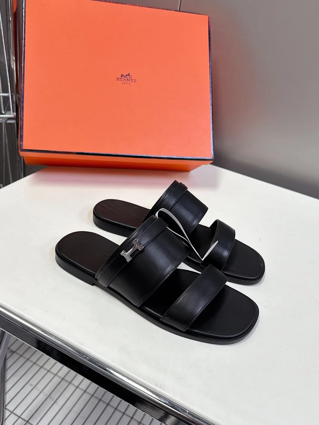 Hermès Women Black Leather Flat Sandals product view 4