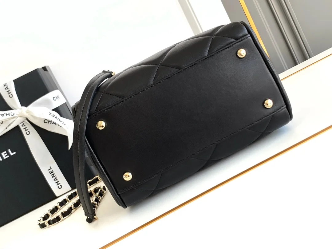 Chanel Black Quilted Lambskin Leather Bag product view 2