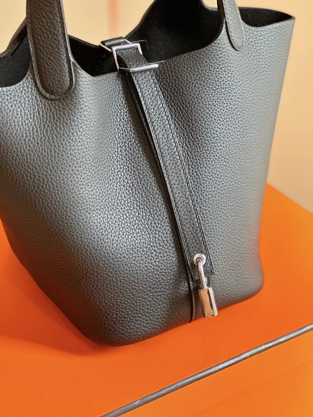 Hermès Picotin 18 Black Togo Leather Silver Hardware Bag product view 4