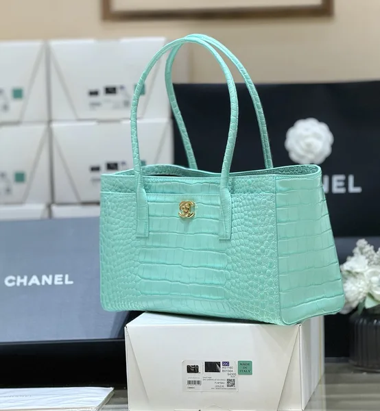 Chanel Tote Mint Green Crocodile Embossed Calfskin Gold Hardware SS26 collection product view 2