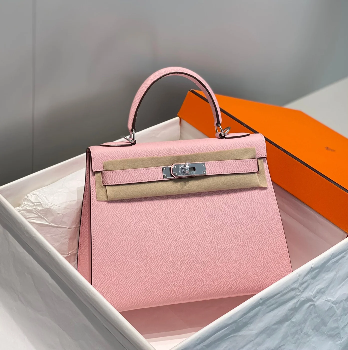 Hermès Kelly 28 cm In Rose Sakura Epsom Silver Hardware Bag product view 2