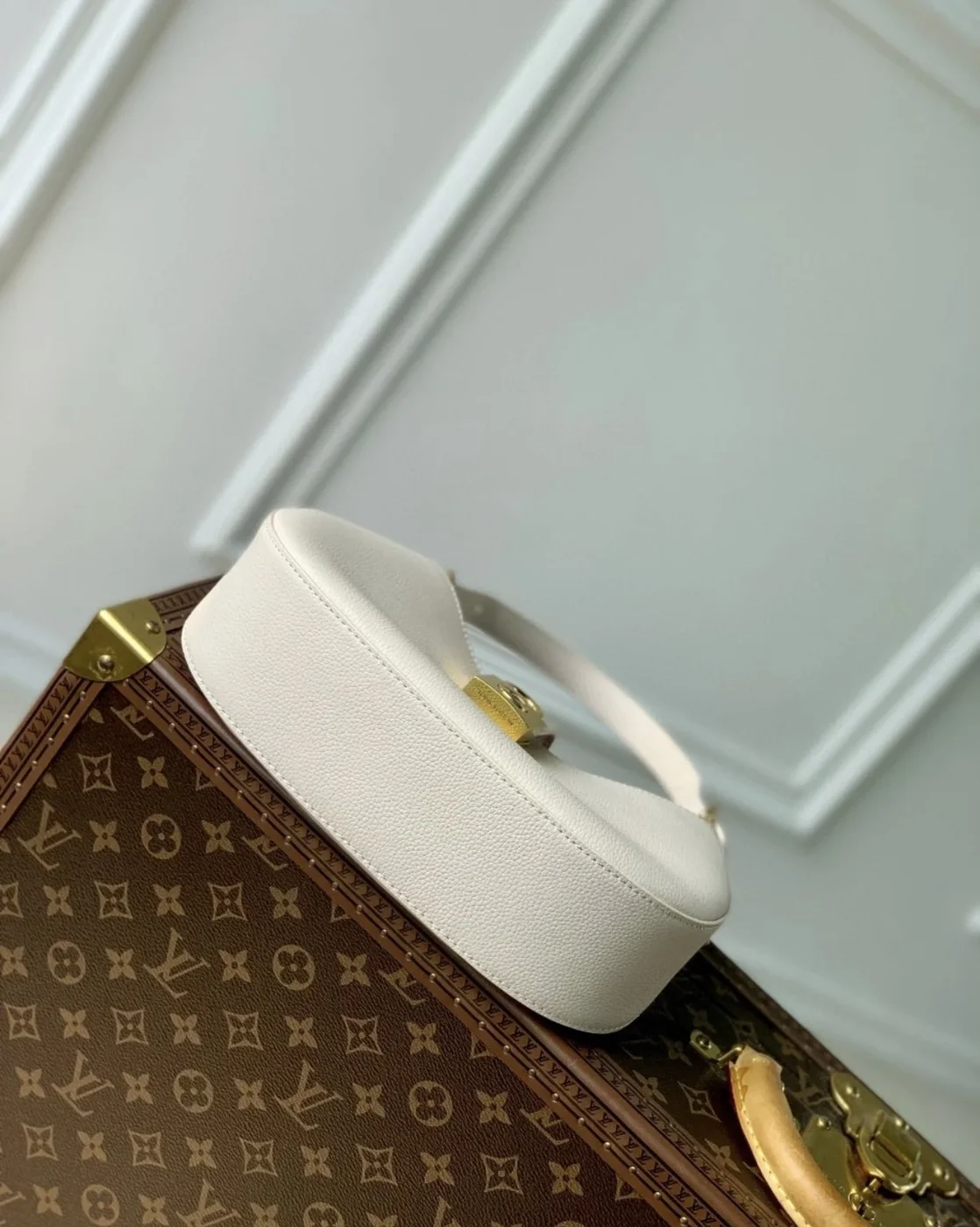 Louis Vuitton Lowkey Lock Pattern Woman’s Handbags 26x18x7cm product view 3