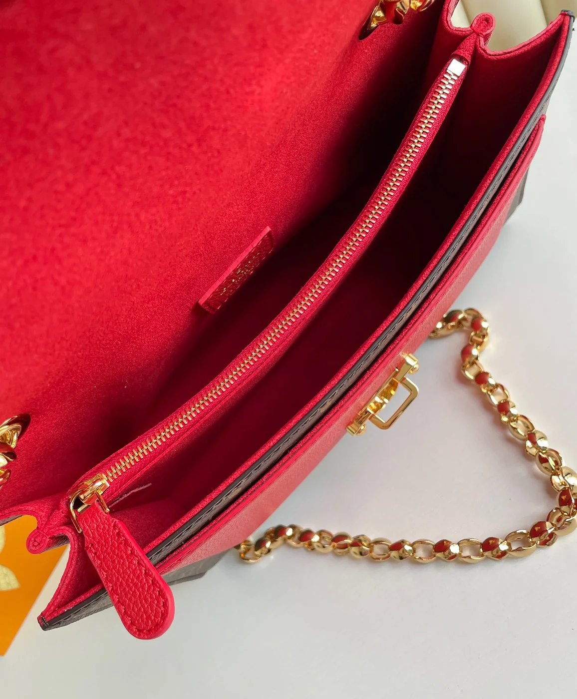 Louis Vuitton Victoire Monogram Pattern Handbags 27x20x10cm — Red Front Panel product view 4