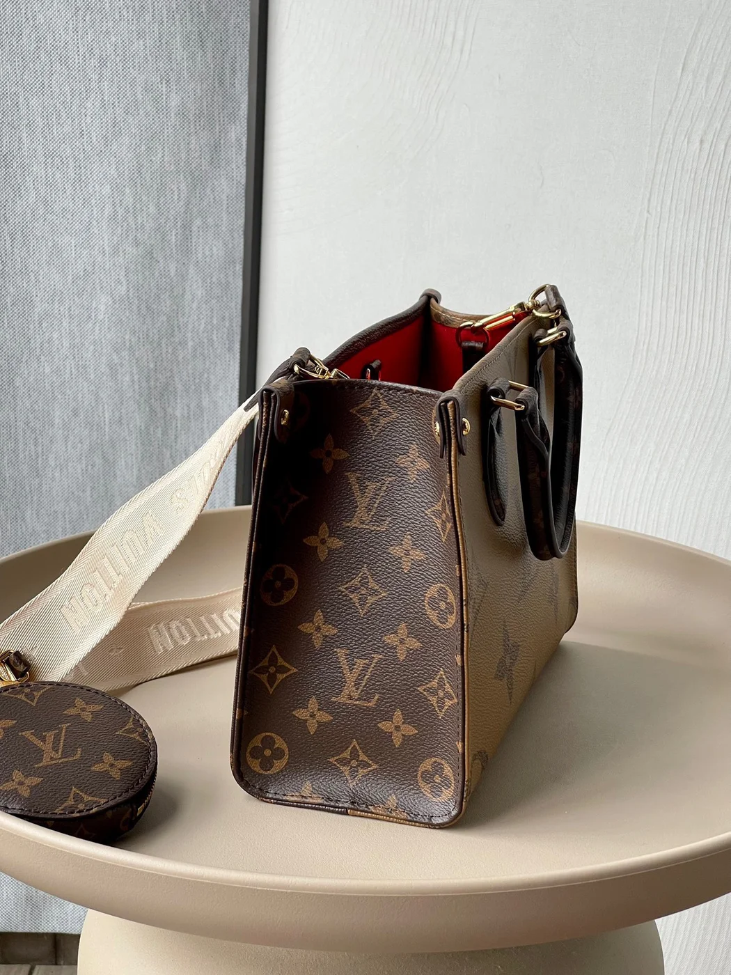 Louis Vuitton On The Go Handbags Louis Vuitton Pattern 25x19x11.5 cm product view 2