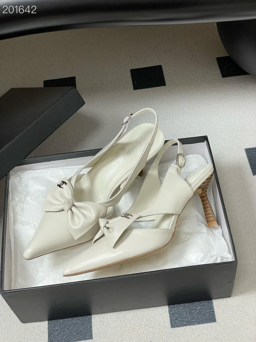 Chanel Logo Bow Sling-back Heels White product view 1