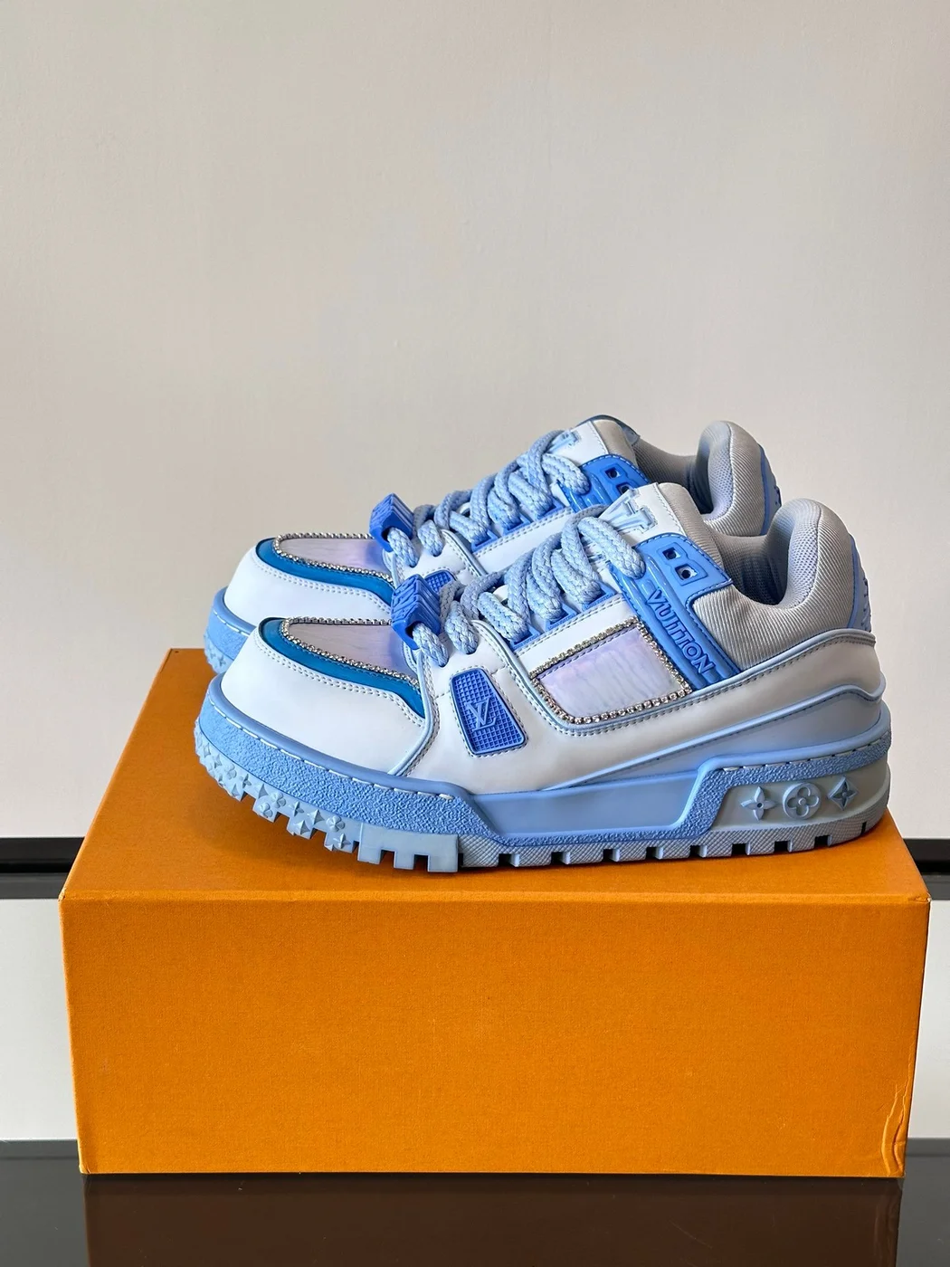 Louis Vuitton Men Light Blue Leather And Fabric Sneakers product view 3