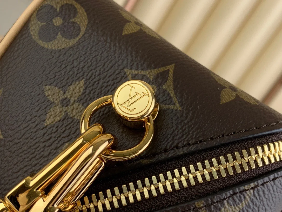 Louis Vuitton Monogram Pattern Handbag 14x13x11cm product view 4