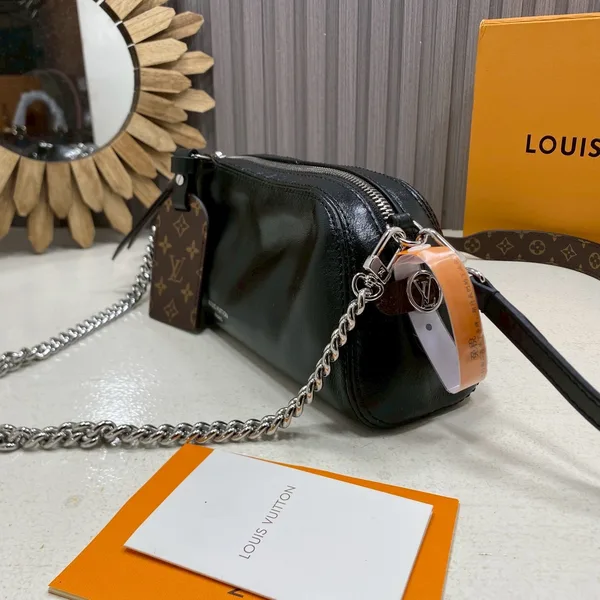 Louis Vuitton Pochette Vibe in black Bag product view 3
