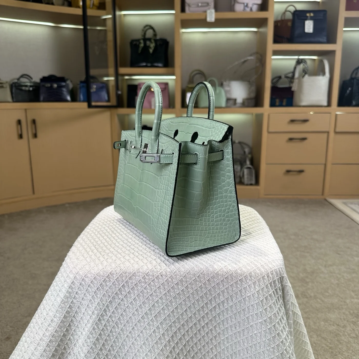Hermès Birkin 20 cm Mint Green Crocodile Leather Silver Hardware Bag product view 3