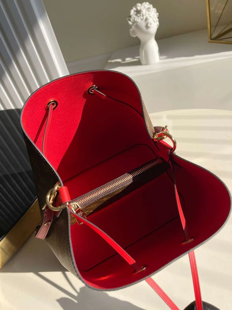 Louis Vuitton NeoNoe Handle Red Handbags Monogram 26x22x27cm product view 3