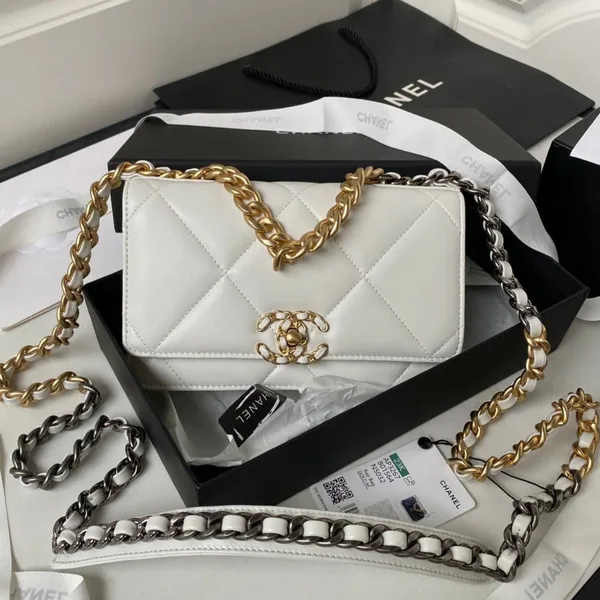 Chanel 19 Woc 19 cm White Lambskin Gold Bag product photo