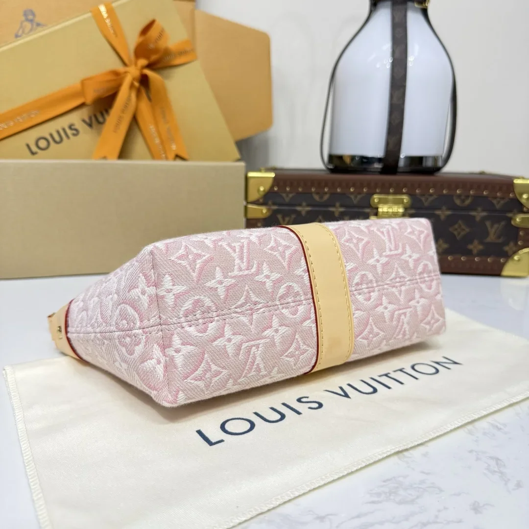 Louis Vuitton Pochette Pink Monogram Emblème Bag product view 6