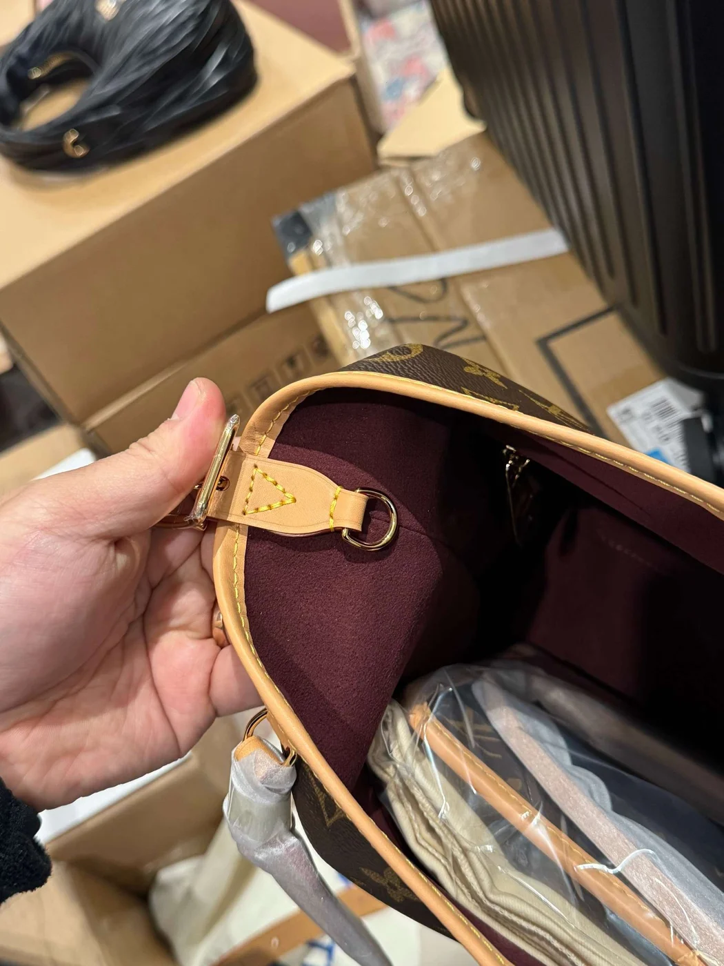 Louis Vuitton Handbags Louis Vuitton Carry All MM Monogram Brown Color 39x30x15cm product view 5