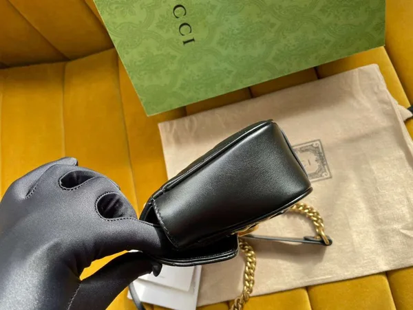 Gucci Marmont Women’s Black Handbag 22 cm product view 3