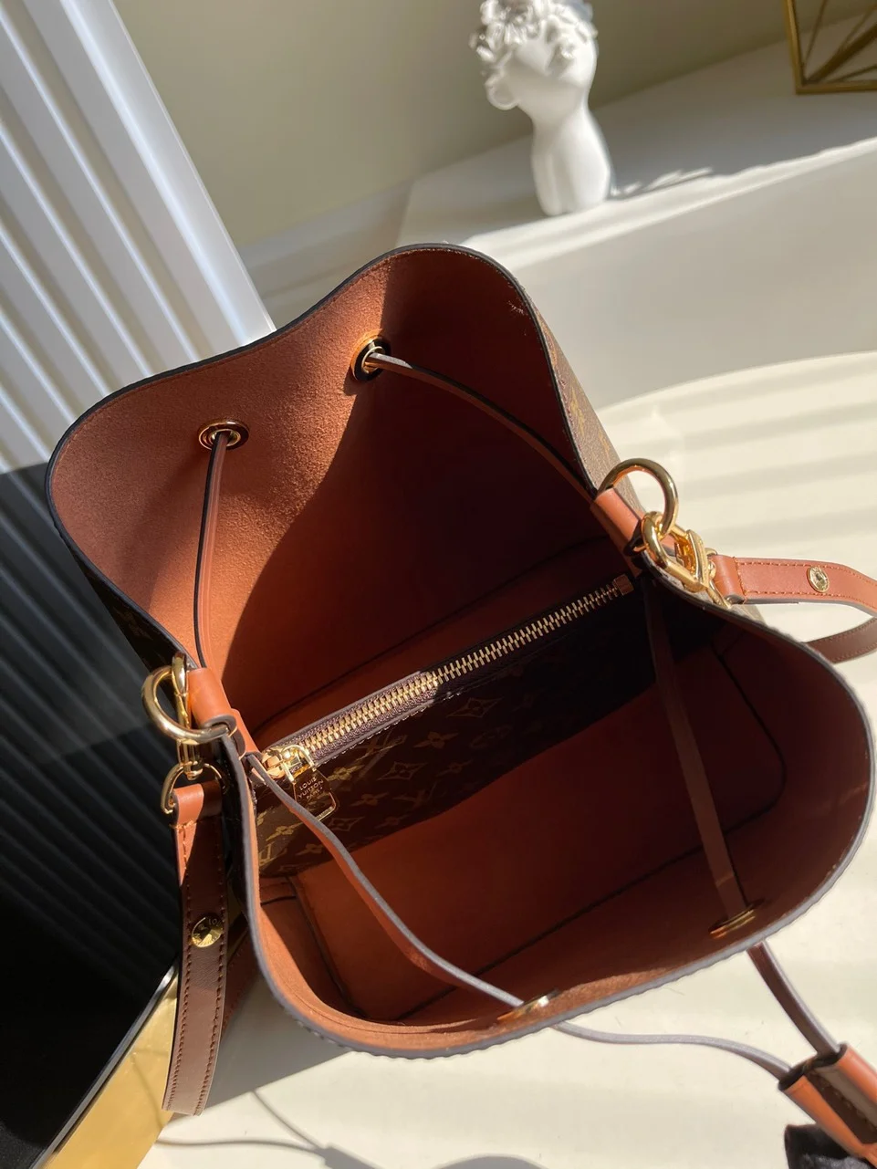 Louis Vuitton NeoNoe Monogram Pattern Handbags 26x22x27cm product view 7