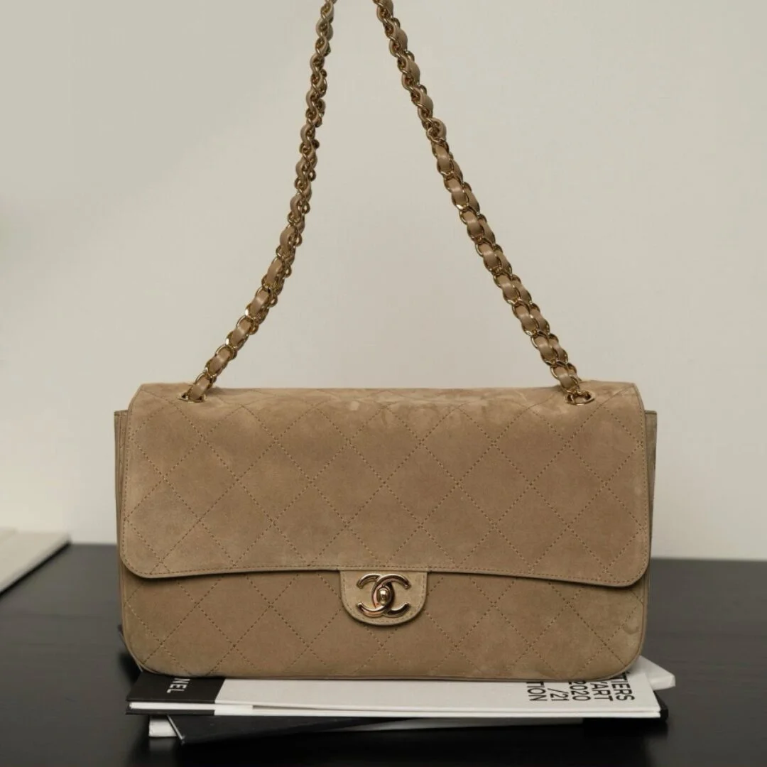 Chanel Maxi Souplissimo flap bag product view 1
