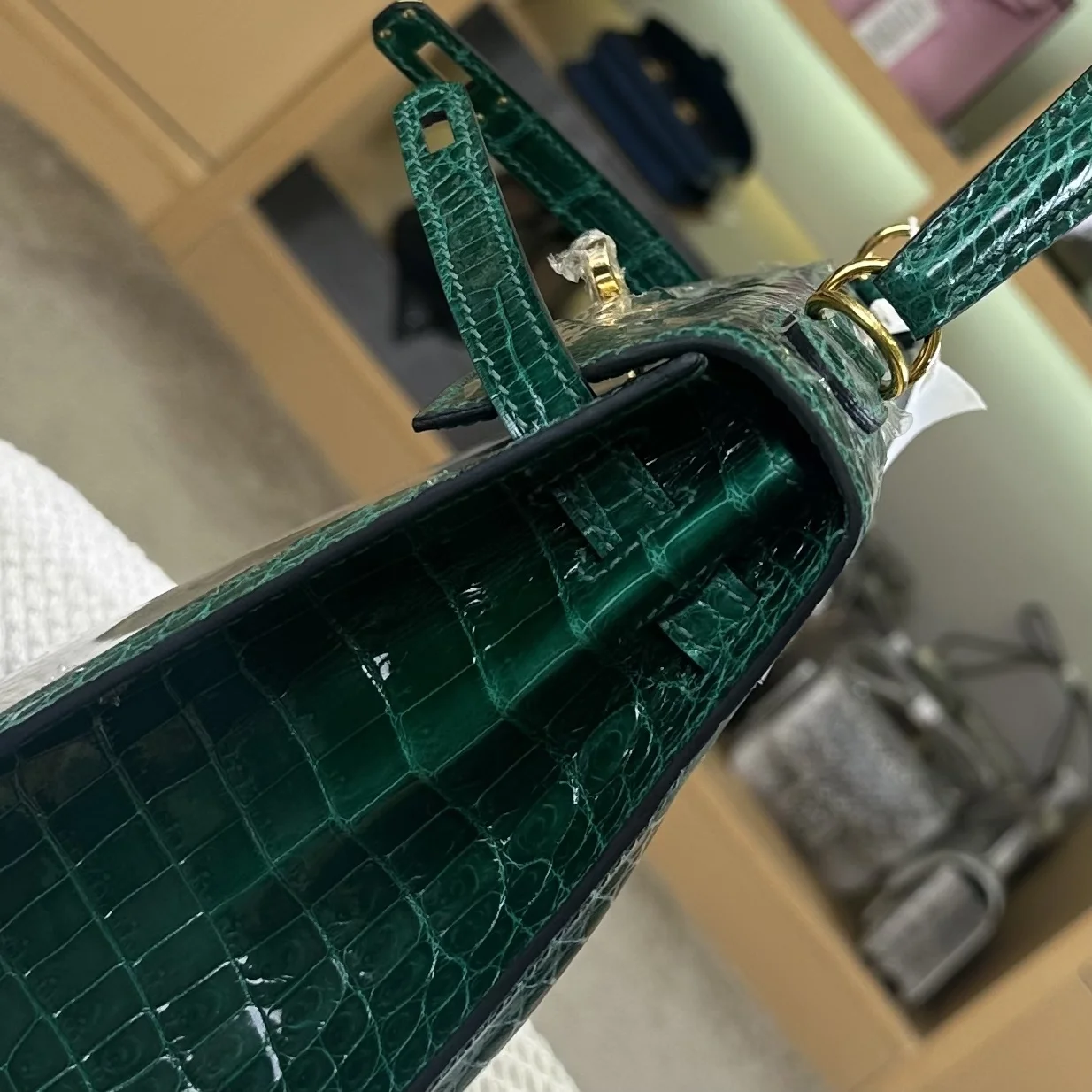 Hermès Kelly 25 cm Emerald Green Gold Hardware Bag product view 6