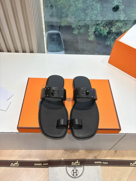 Hermès Women Black Leather Toe Loop Mules product photo