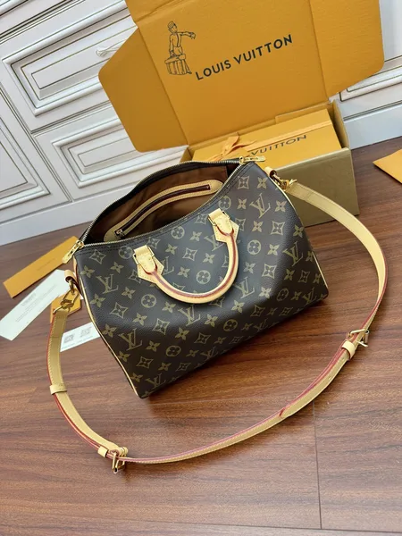 Louis Vuitton Speedy Bandoulière 30 in Monogram canvas Bag product view 3