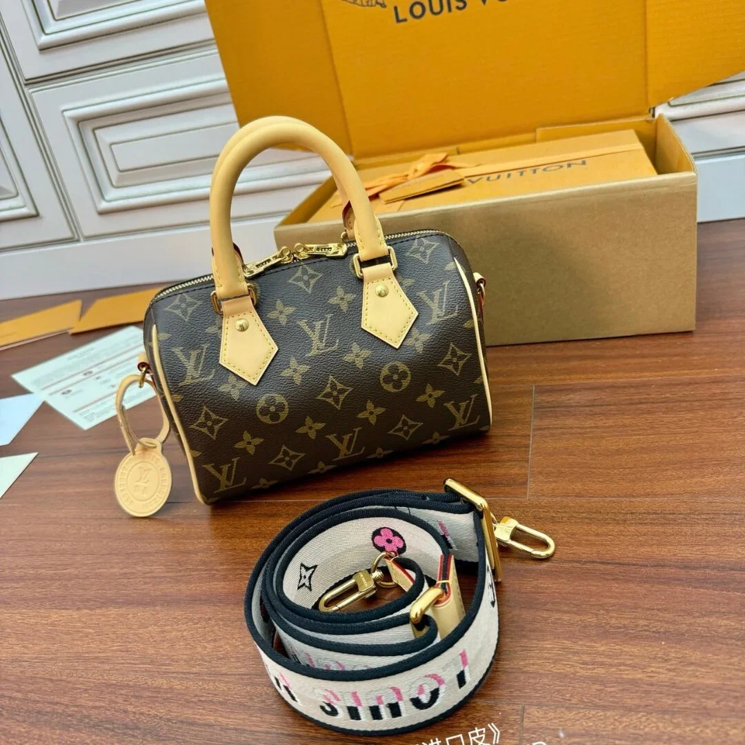 Louis Vuitton Speedy Bandoulière 20 in Monogram Bag product view 1