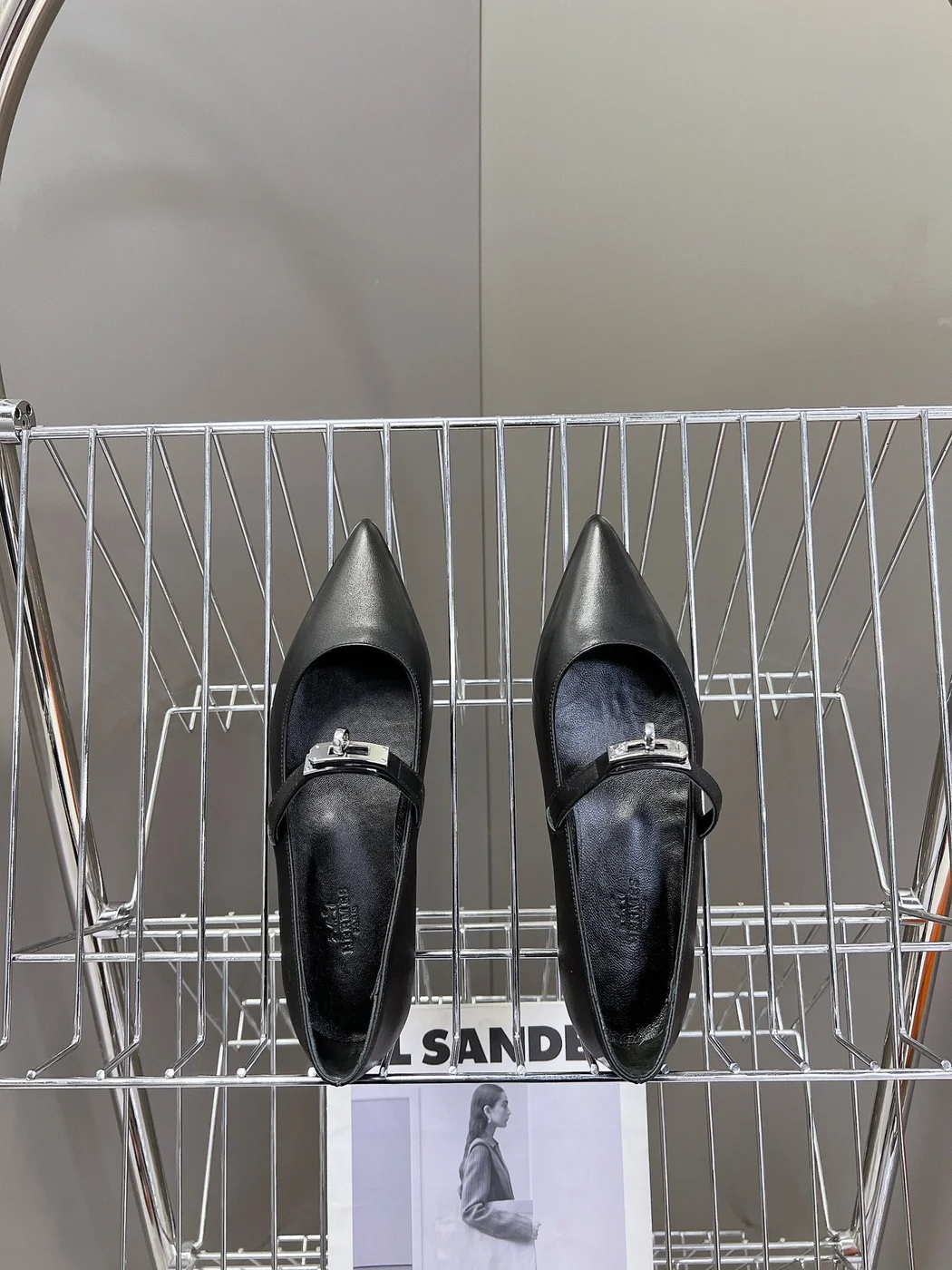 Hermès Women Black Leather Pointed Toe Flats product view 2