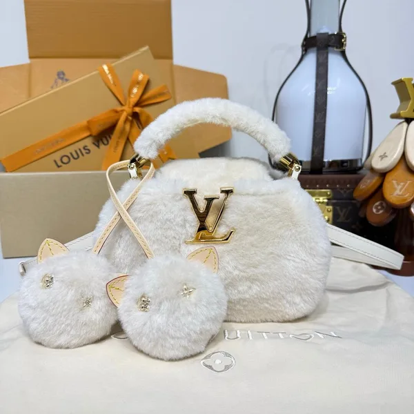 Louis Vuitton Capusnow Capucines handbag product photo