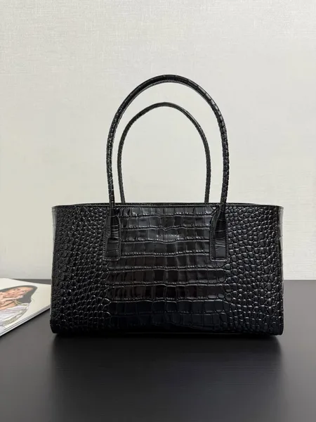 Chanel Tote Bag Crocodile Embossed Calfskin SS26 Collection product view 3