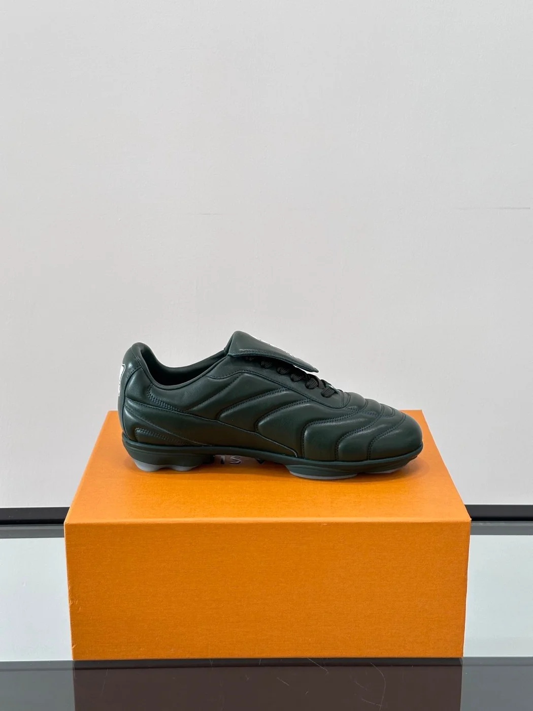 Louis Vuitton Men Black Leather Sneakers product view 6