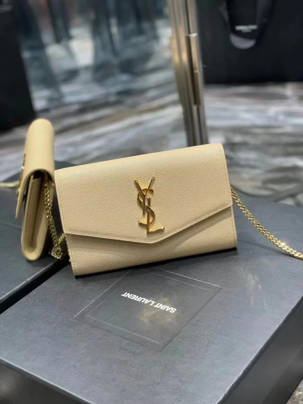 Saint Laurent Grain De Poudre Uptown Chain Wallet White Bag product view 1