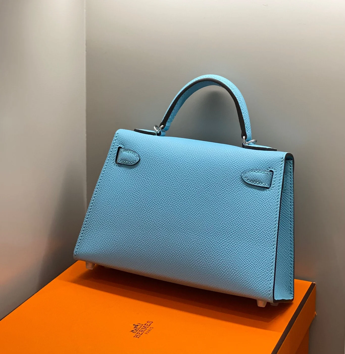 Hermès Kelly Mini 20 Sky Blue Epsom Silver Hardware Bag product view 4